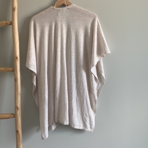 Loft travel sweater wrap Sz M/L beige NWT - Picture 5 of 6